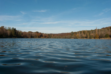 Fototapeta na wymiar Lac en fin d'été