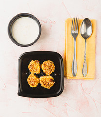 Food delivery in lunch boxes