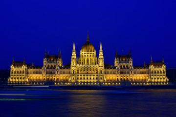 Fototapeta na wymiar budapest parliament building