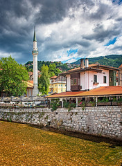 Obraz premium SARAJEVO, BOSNIA AND HERZEGOVINA - 3 AUGUST, 2019: Bridge in the old town of Sarajevo.