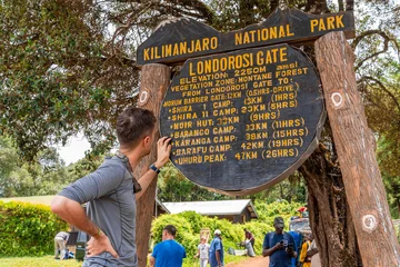 Papier Peint photo Kilimandjaro Sign for the Londorossi Gate on the Lemosho route