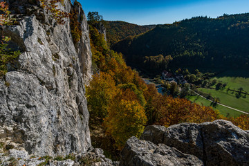 Obraz premium Autumn hike in the Danube valley
