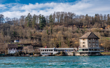 Fototapeta na wymiar Maison sur l'eau