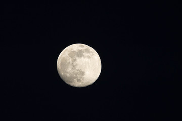 Vollmond deutlich unterschiedlich beleuchtete Felder erkennbar