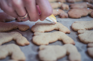 Osterhasen Plätzchen dekorieren