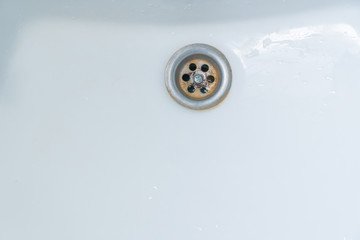 Drainage holes in bathroom sinks
