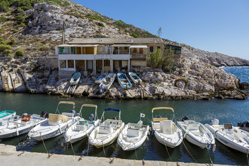 Fototapeta na wymiar Boats in a calanque, Marseille, France