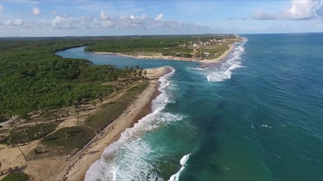 Imagem Aérea da Praia de Porto do Sauipe (Costa do Sauípe), Entre Rios, Bahia, Brasil