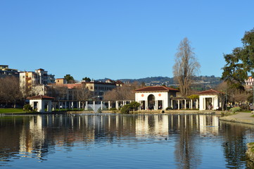 Fototapeta na wymiar View of the Pergola at Lake Merritt in central Oakland, California.
