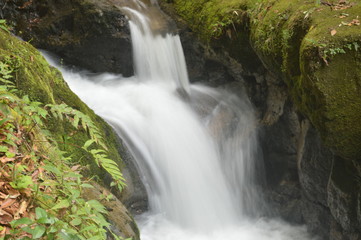 Cascada como un manto de seda Cauca