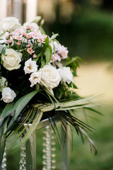 elegant wedding decorations made of natural flowers