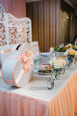 elegant wedding decorations made of natural flowers
