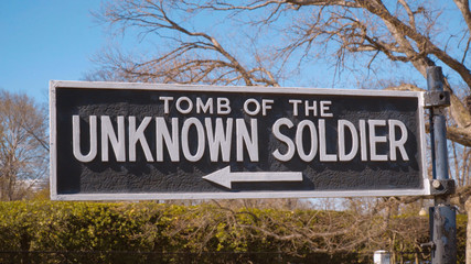 Fototapeta premium The Tomb of the Unknown Soldier at Arlington Cemetery in Washington DC