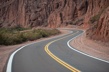 S way through the mountains of Salta