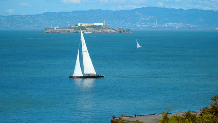 Saling boat in the San Francisco Bay with a view over Alcatraz