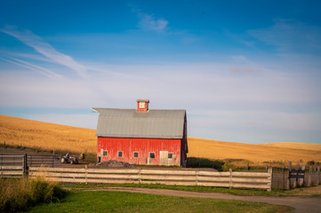Fototapeta na wymiar Red barn in rural United States