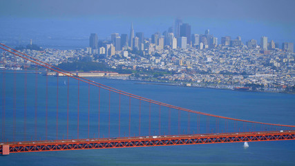Fototapeta premium Amazing view over Golden Gate Bridge and the hill of San Francisco