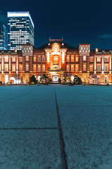 Fototapeta premium Tokyo Station in Marunouchi, Tokyo, Japan illuminated at night