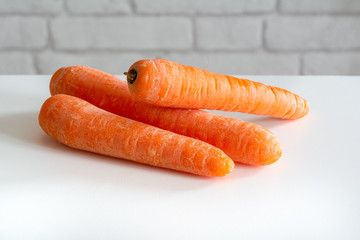 Carottes crues à éplucher