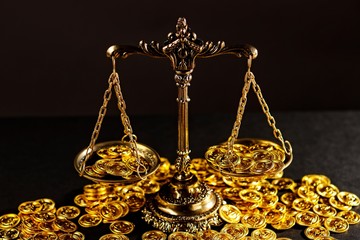 金貨と天秤