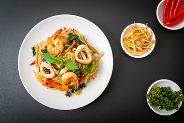  stir fried spicy noodles with sea food