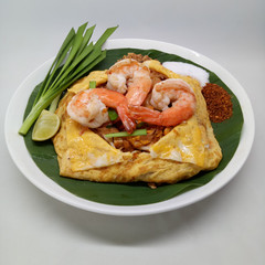 Fried noodle Thai style with prawns