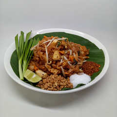 Fried noodle Thai style with prawns