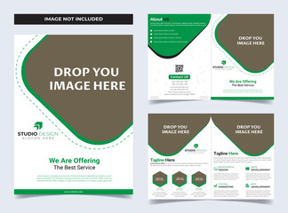 Fototapeta premium Green Corporate Bi fold Brochure Layout For Your business 