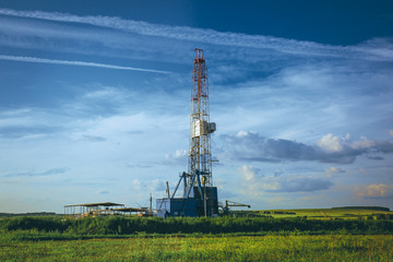 Drilling rig in oil field for drilled into subsurface in order to produced crude