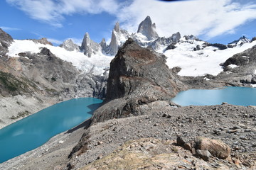 Beautiful blue Laguna de Los Tres in National Park in El Chalten, Argentina, Patagonia with Fitz...