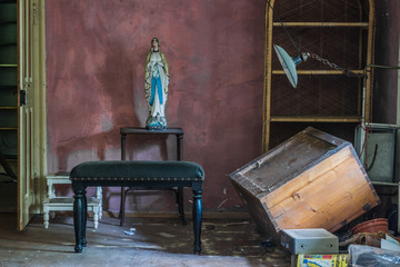 religioese statue auf einem tisch detail