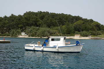 Fototapeta na wymiar Fischerboot bei Gaios auf Paxos