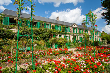 Ehemaliges Wohnhaus des Impressionisten Claude Monet und heutiges Museum in Giverny in Frankreich
