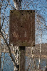 Altes Hinweisschild ohne Hinweis