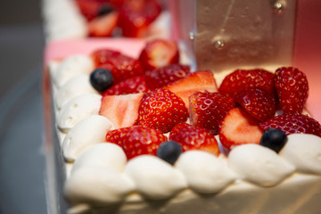 cake with strawberries