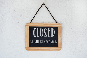 text closed, we will back soon in a sign