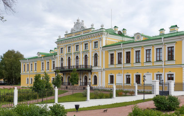 Fototapeta na wymiar Facade of the Imperial travel Palace in Tver, Russia. One of the symbols of Tver was built in 1764-1766 in the Classicism style with Baroque elements