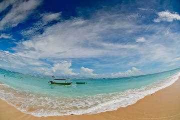 Obraz premium A fishing boat anchored in a deserted lagoon in Bali, Indonesia.