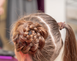 Fototapeta premium weave braid girl in a hair salon