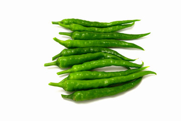 白背景の青唐辛子　コピースペースあり Green chili peppers (chile verde) on white background with copy space