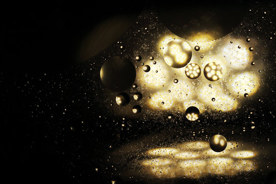 Abstrakcyjne wzory, koła przypominające planety w kosmosie - olejofotografia