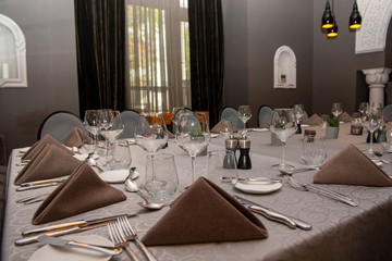 table setting in restaurant