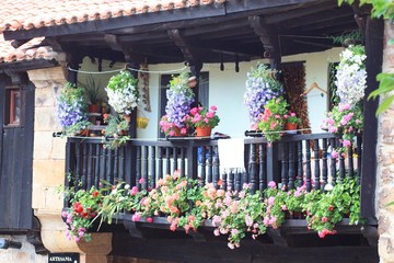 Fototapeta na wymiar Balcony with many flowers