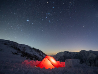 テント 星空 雪山 天の川