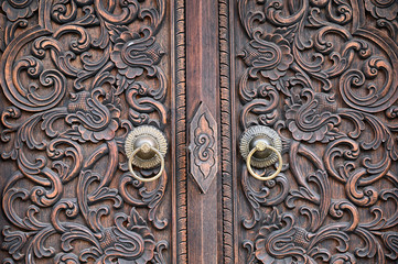 Features of carved wooden doors and metal doorrings in Chinese classical architecture