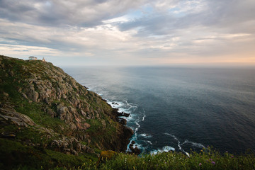 Fototapeta na wymiar Costa de Galicia, en el norte de España. Acantilados de finisterre y oceano atlantico.