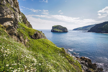 Costa norte de Espa&ntilde;a la isla de Gaztelugatxe, Euskadi. Pais Vasco.