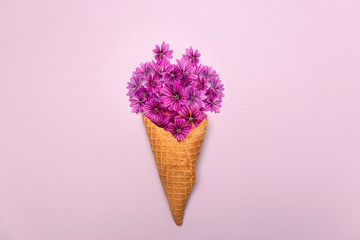 Gelato fatto di fiori colore lilla