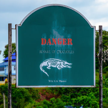 danger crocodiles, dangerous wild life, announcement, board