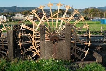 福岡　朝倉の3連水車　改築中